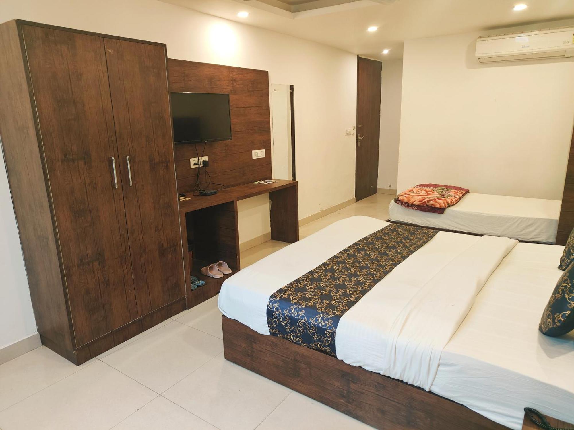 Marina Near Igi Airport Delhi 4*